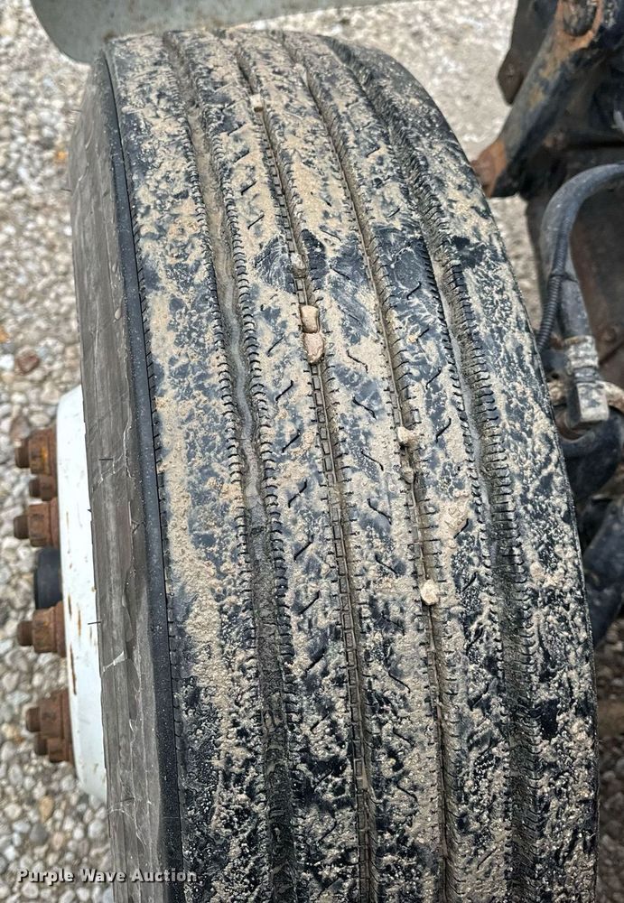 image for item EH6641 1999 International 4900 roll-off container truck