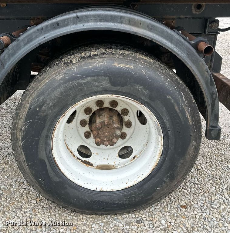 image for item EH6641 1999 International 4900 roll-off container truck