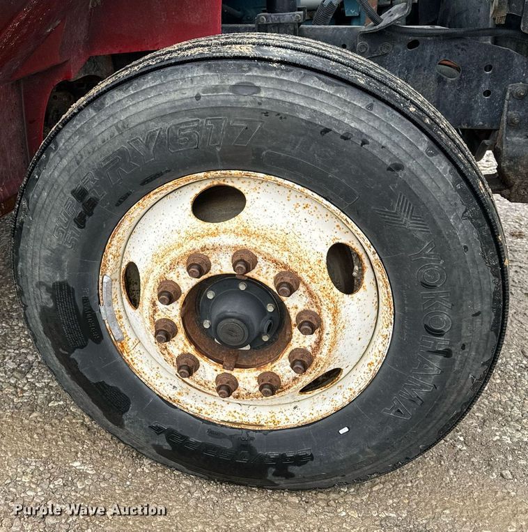 image for item EH6641 1999 International 4900 roll-off container truck