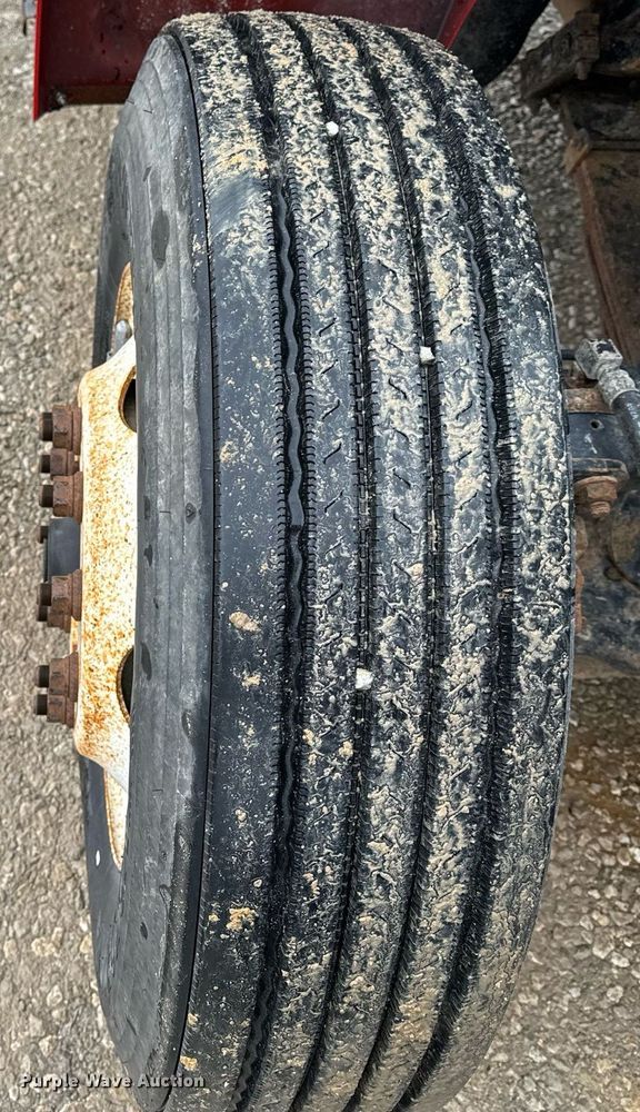 image for item EH6641 1999 International 4900 roll-off container truck