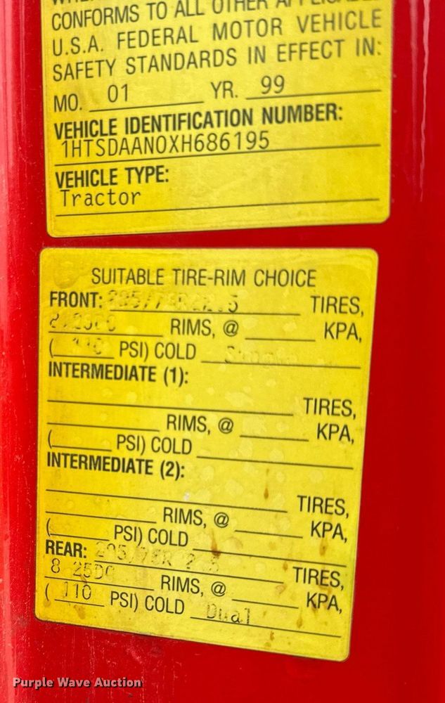 image for item EH6641 1999 International 4900 roll-off container truck