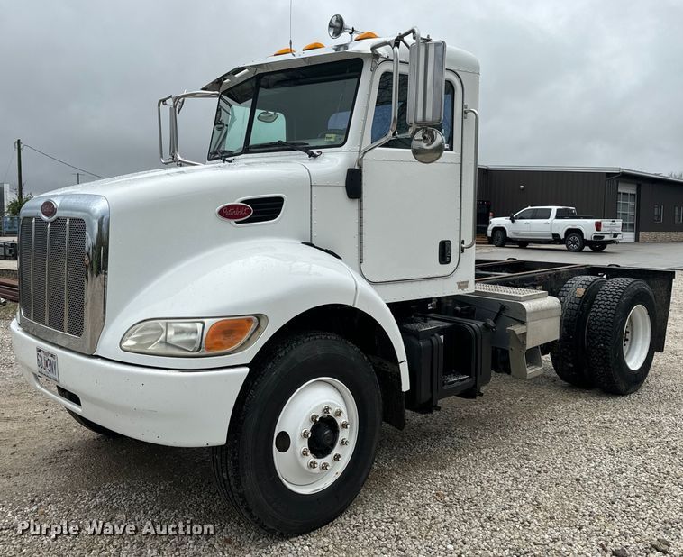 image for item EH6642 2005 Peterbilt PB335 truck cab and chassis