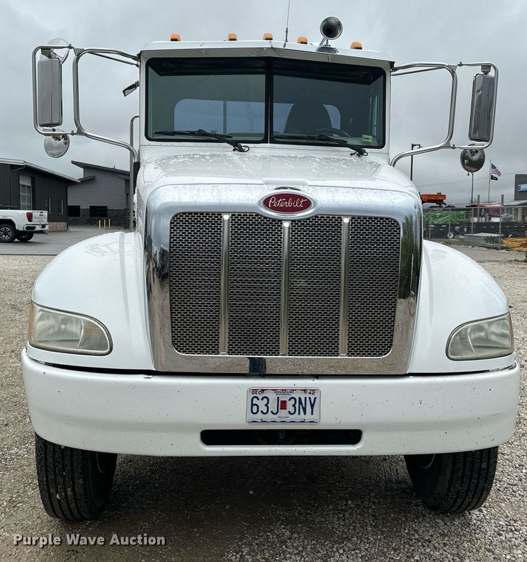 image for item EH6642 2005 Peterbilt PB335 truck cab and chassis