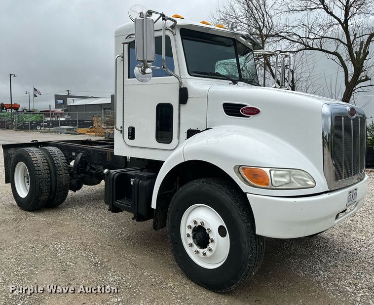 image for item EH6642 2005 Peterbilt PB335 truck cab and chassis