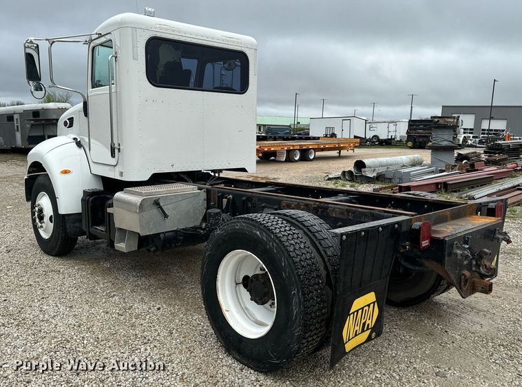 image for item EH6642 2005 Peterbilt PB335 truck cab and chassis