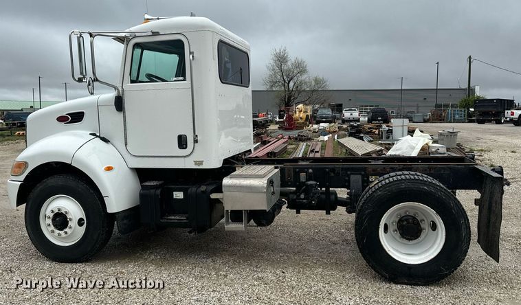 image for item EH6642 2005 Peterbilt PB335 truck cab and chassis