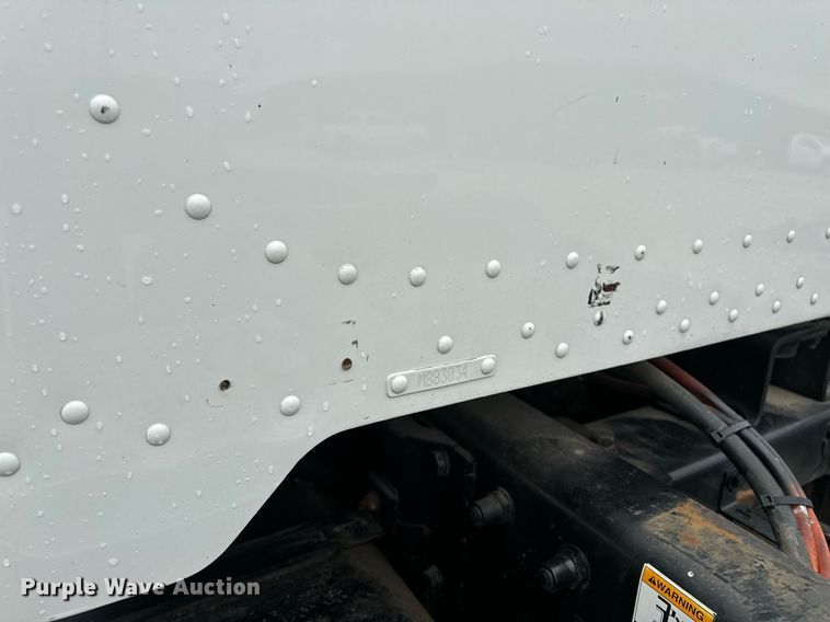 image for item EH6642 2005 Peterbilt PB335 truck cab and chassis