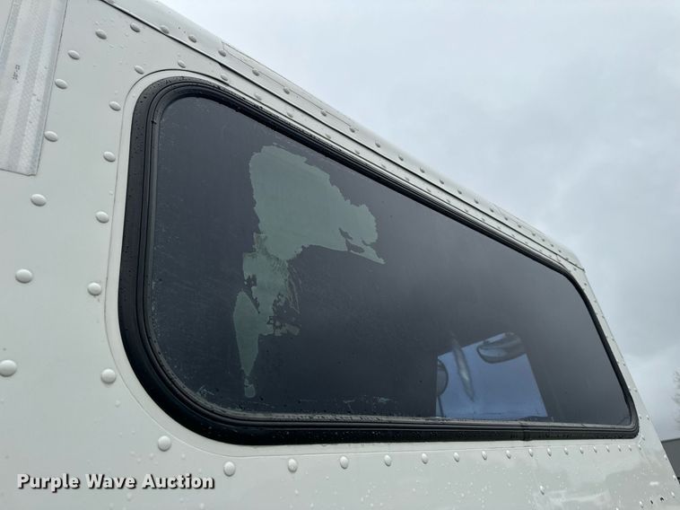 image for item EH6642 2005 Peterbilt PB335 truck cab and chassis