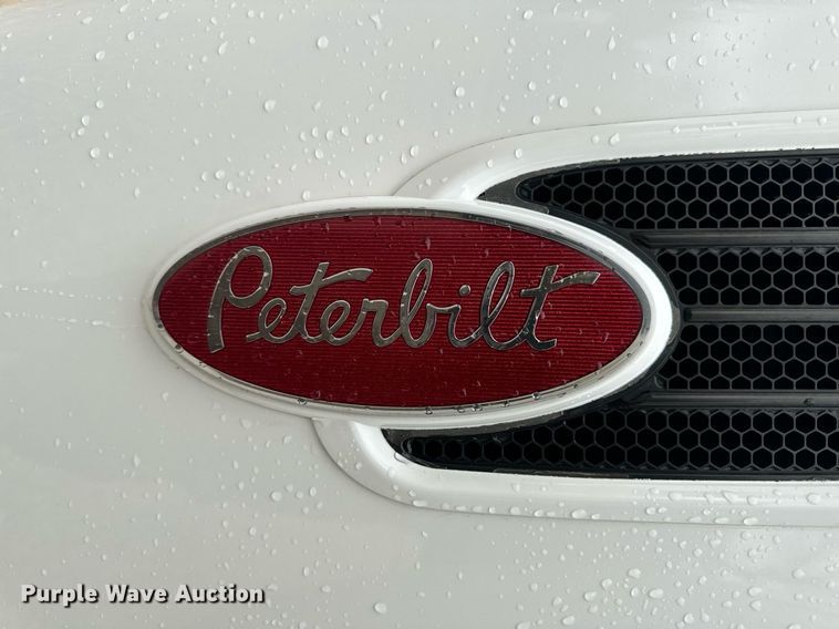 image for item EH6642 2005 Peterbilt PB335 truck cab and chassis