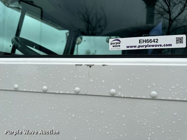 image for item EH6642 2005 Peterbilt PB335 truck cab and chassis