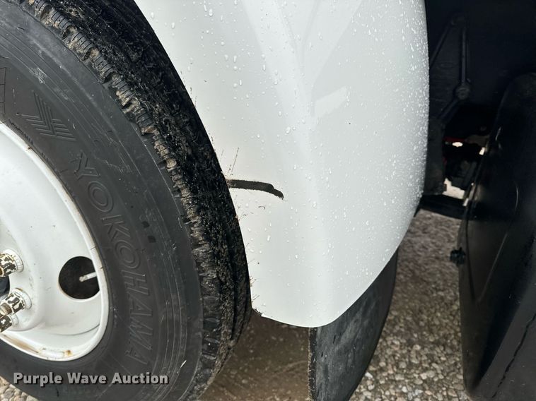 image for item EH6642 2005 Peterbilt PB335 truck cab and chassis