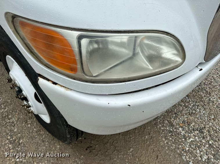 image for item EH6642 2005 Peterbilt PB335 truck cab and chassis