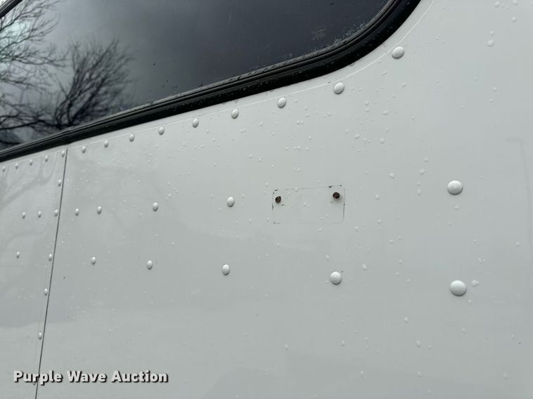 image for item EH6642 2005 Peterbilt PB335 truck cab and chassis