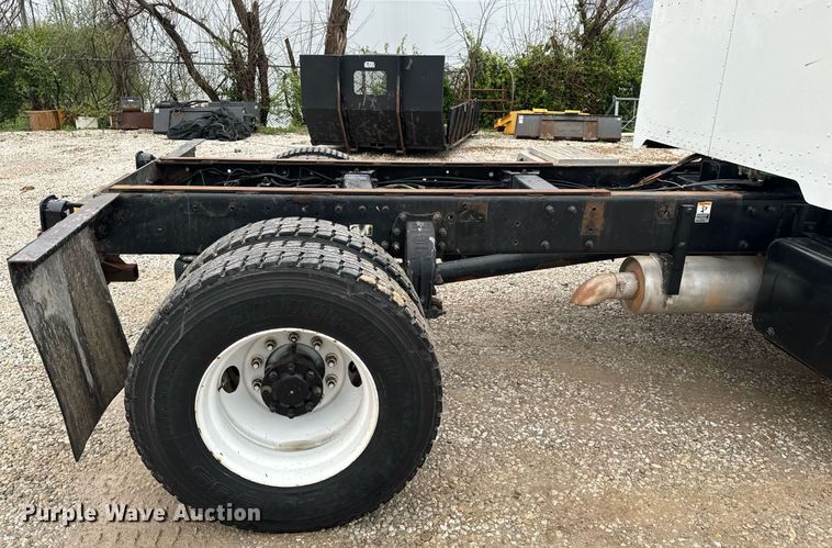 image for item EH6642 2005 Peterbilt PB335 truck cab and chassis