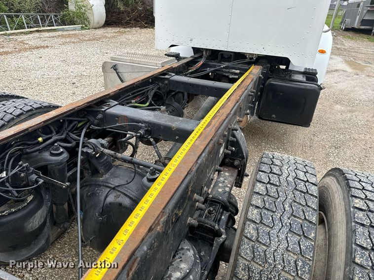 image for item EH6642 2005 Peterbilt PB335 truck cab and chassis