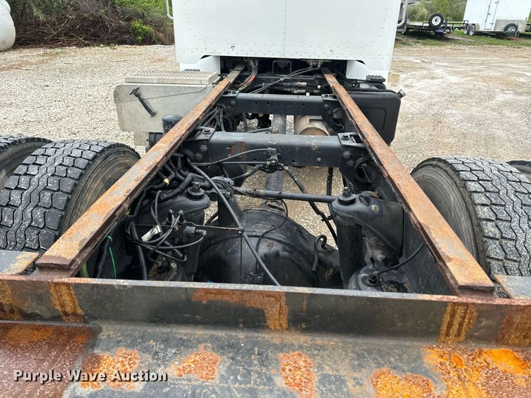 image for item EH6642 2005 Peterbilt PB335 truck cab and chassis