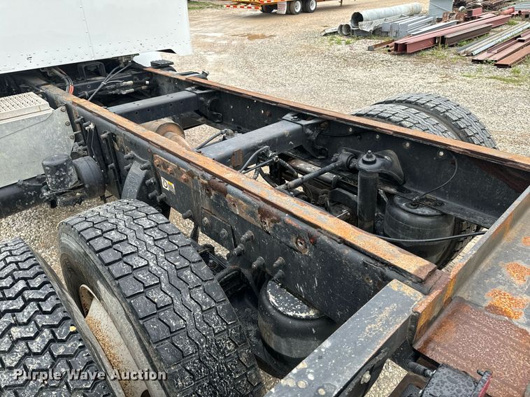 image for item EH6642 2005 Peterbilt PB335 truck cab and chassis