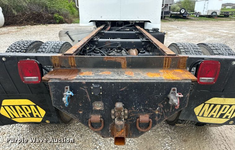 image for item EH6642 2005 Peterbilt PB335 truck cab and chassis