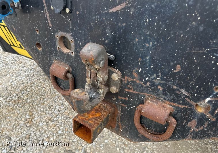 image for item EH6642 2005 Peterbilt PB335 truck cab and chassis