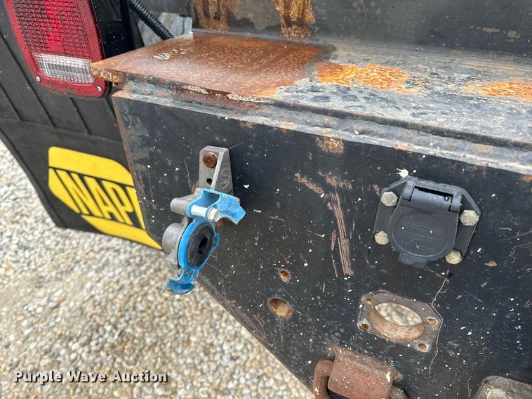 image for item EH6642 2005 Peterbilt PB335 truck cab and chassis