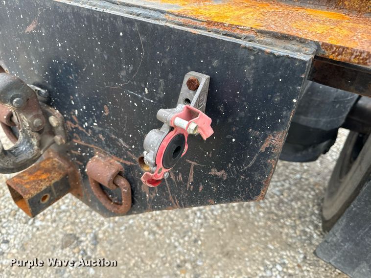 image for item EH6642 2005 Peterbilt PB335 truck cab and chassis