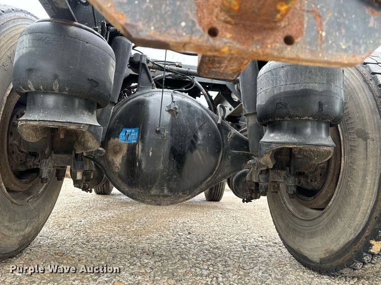 image for item EH6642 2005 Peterbilt PB335 truck cab and chassis