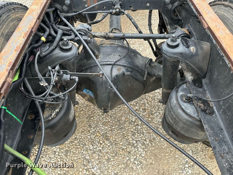 image for item EH6642 2005 Peterbilt PB335 truck cab and chassis