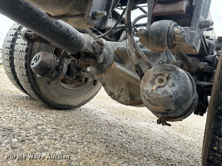 image for item EH6642 2005 Peterbilt PB335 truck cab and chassis