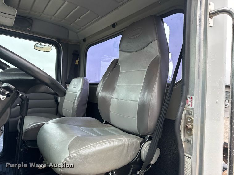 image for item EH6642 2005 Peterbilt PB335 truck cab and chassis