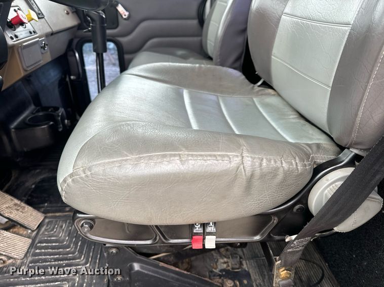 image for item EH6642 2005 Peterbilt PB335 truck cab and chassis