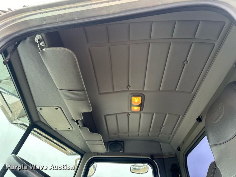 image for item EH6642 2005 Peterbilt PB335 truck cab and chassis