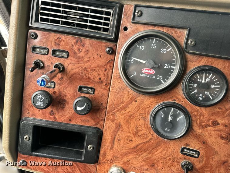 image for item EH6642 2005 Peterbilt PB335 truck cab and chassis