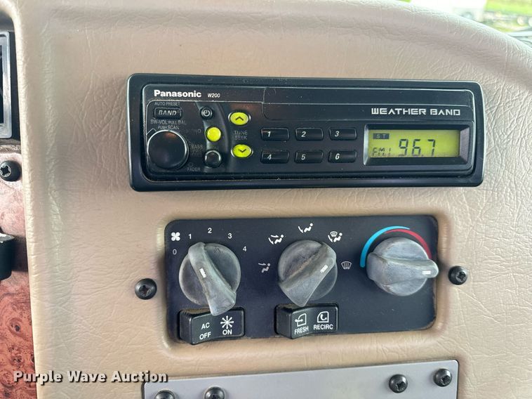 image for item EH6642 2005 Peterbilt PB335 truck cab and chassis