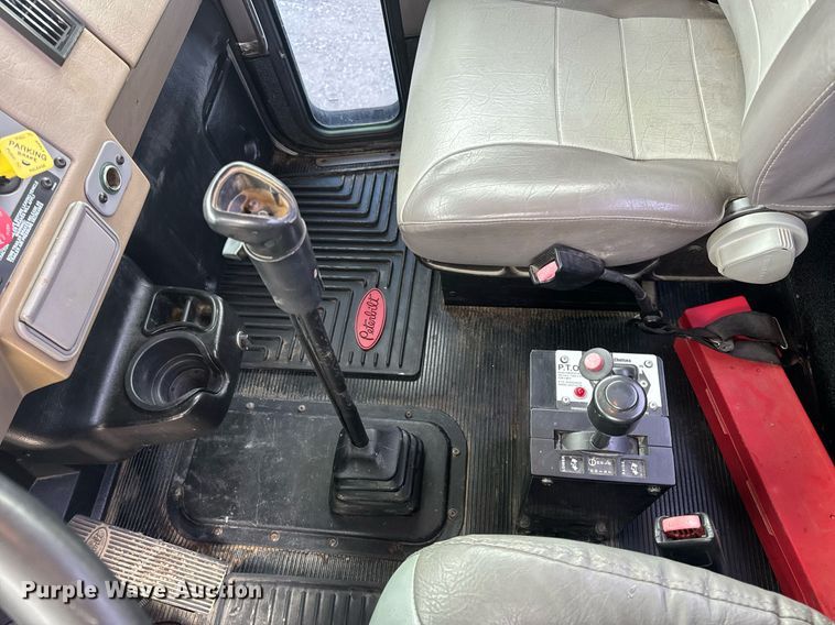 image for item EH6642 2005 Peterbilt PB335 truck cab and chassis