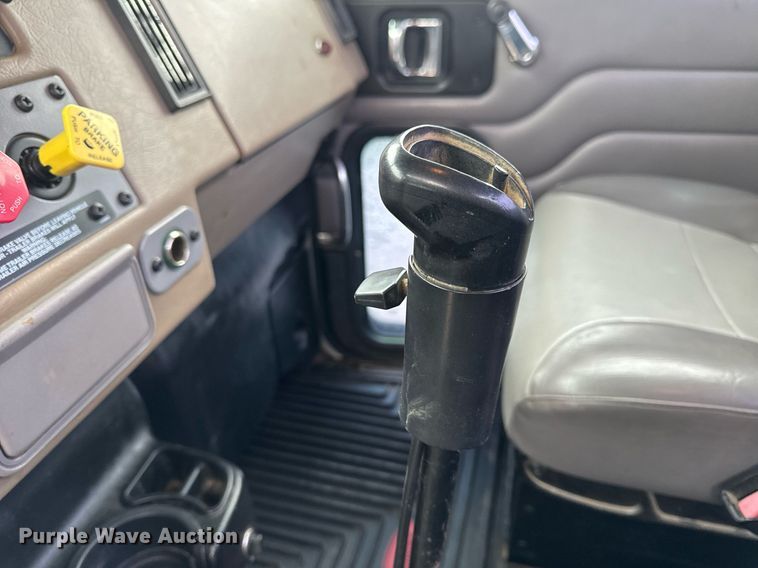 image for item EH6642 2005 Peterbilt PB335 truck cab and chassis