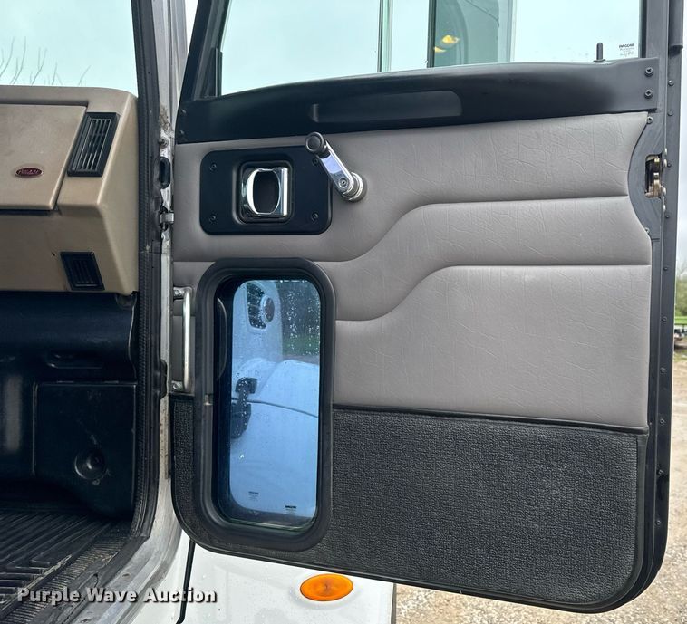 image for item EH6642 2005 Peterbilt PB335 truck cab and chassis