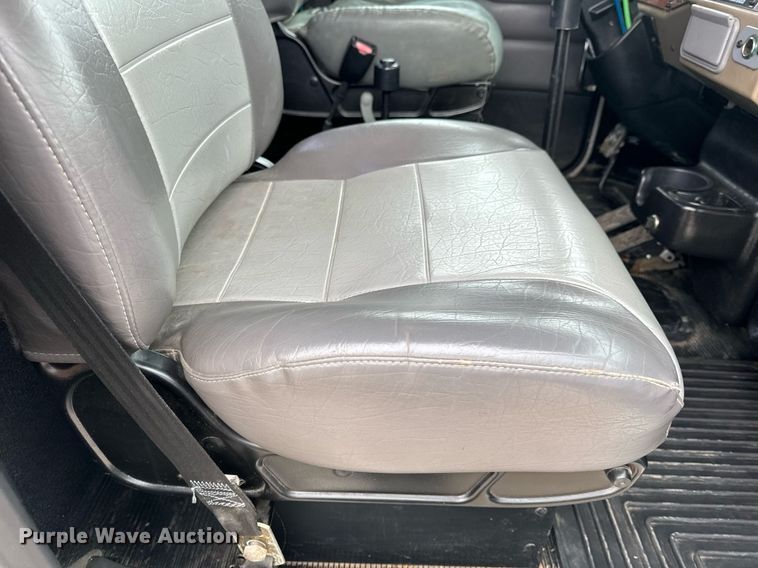 image for item EH6642 2005 Peterbilt PB335 truck cab and chassis