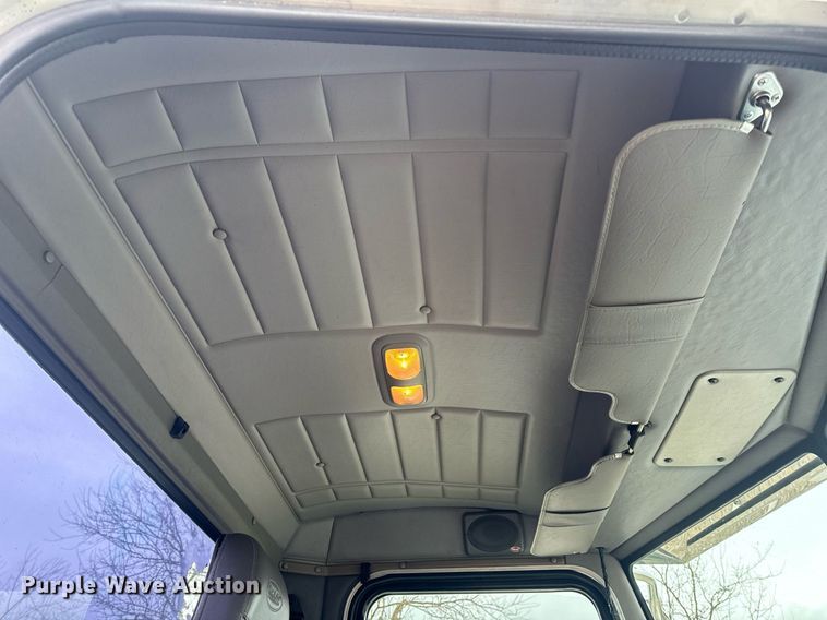 image for item EH6642 2005 Peterbilt PB335 truck cab and chassis