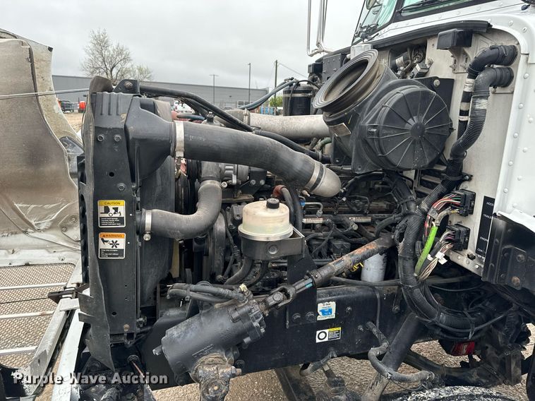 image for item EH6642 2005 Peterbilt PB335 truck cab and chassis