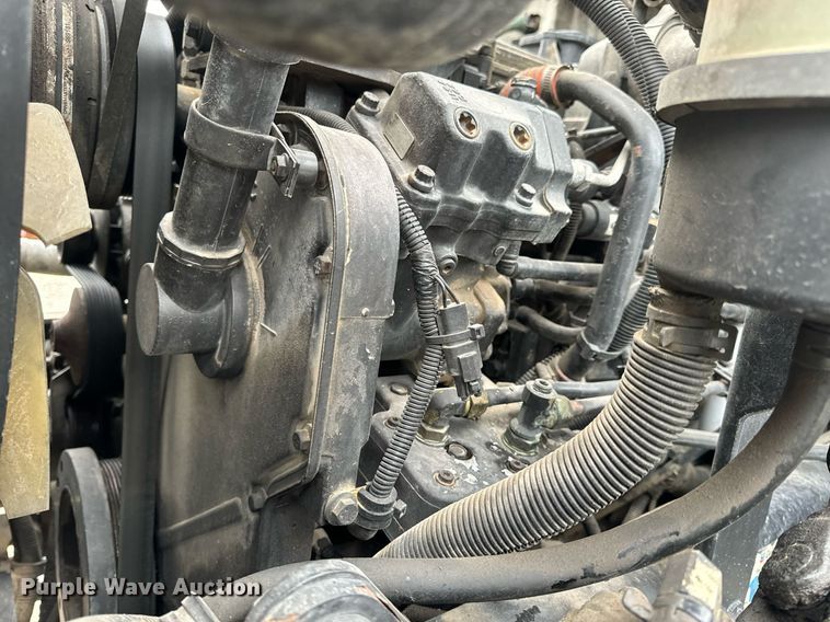 image for item EH6642 2005 Peterbilt PB335 truck cab and chassis