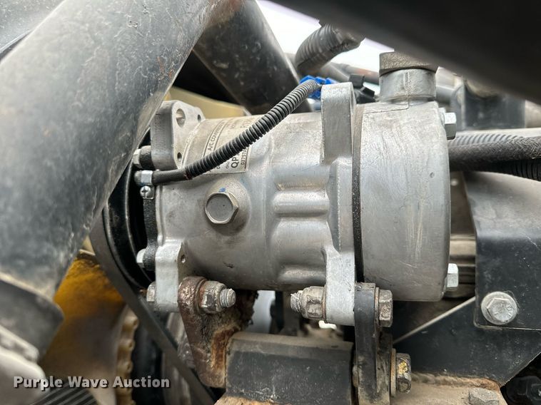 image for item EH6642 2005 Peterbilt PB335 truck cab and chassis