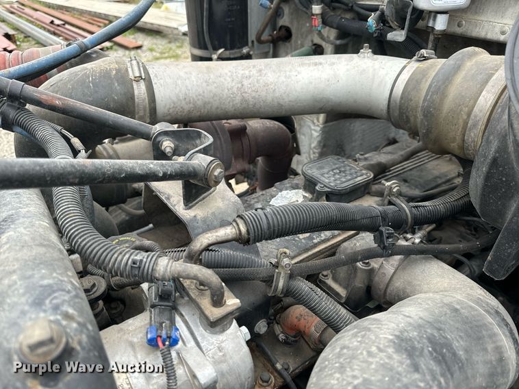 image for item EH6642 2005 Peterbilt PB335 truck cab and chassis