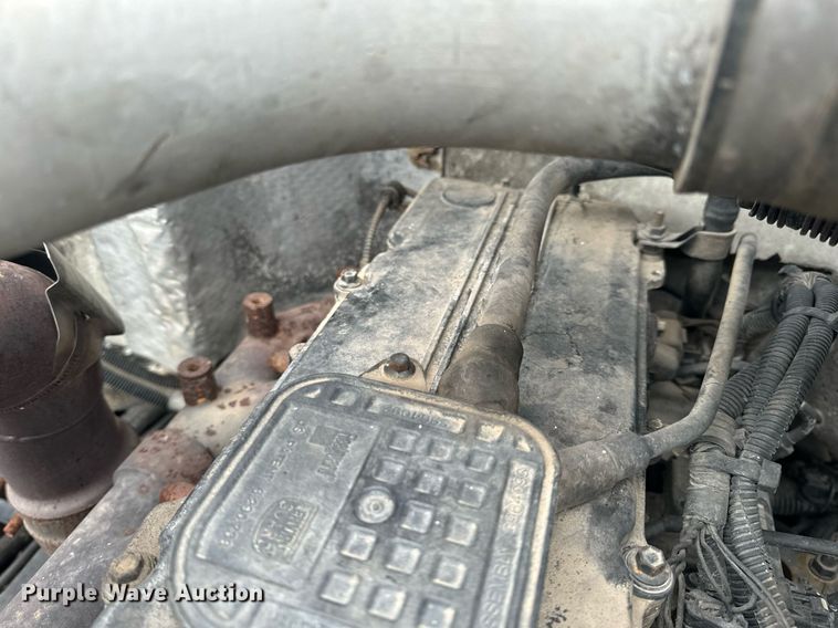 image for item EH6642 2005 Peterbilt PB335 truck cab and chassis