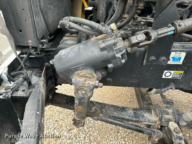 image for item EH6642 2005 Peterbilt PB335 truck cab and chassis