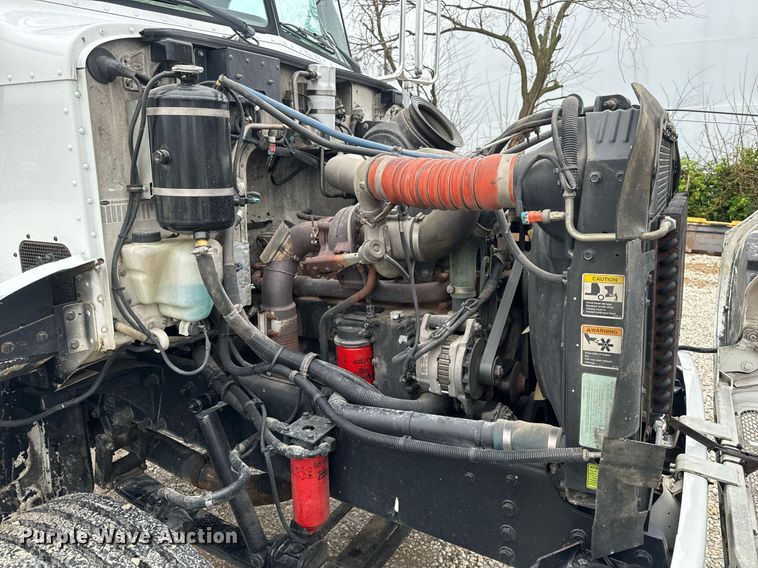 image for item EH6642 2005 Peterbilt PB335 truck cab and chassis