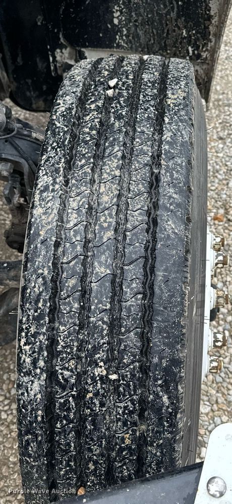 image for item EH6642 2005 Peterbilt PB335 truck cab and chassis