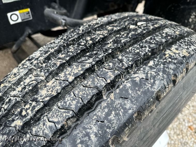 image for item EH6642 2005 Peterbilt PB335 truck cab and chassis