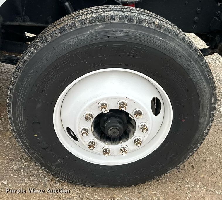 image for item EH6642 2005 Peterbilt PB335 truck cab and chassis