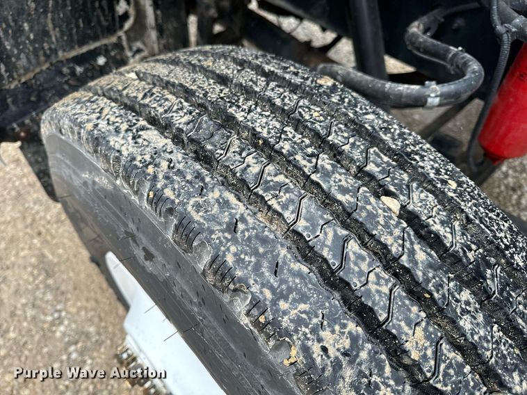 image for item EH6642 2005 Peterbilt PB335 truck cab and chassis