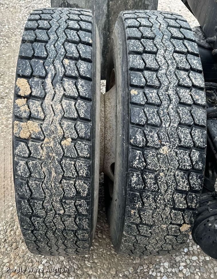 image for item EH6642 2005 Peterbilt PB335 truck cab and chassis